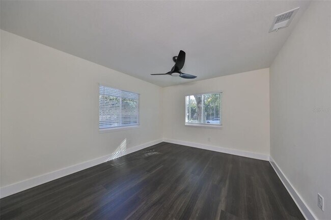 Building Photo - 1846 3rd St S