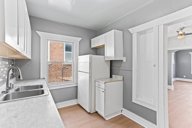 Building Photo - 2045 Clements St