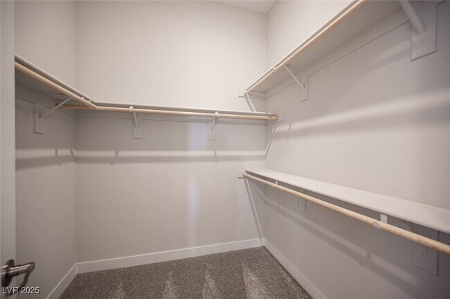 Building Photo - 117 Royal Cascade Ave