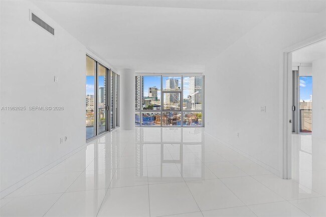 Building Photo - 851 NE 1st Ave