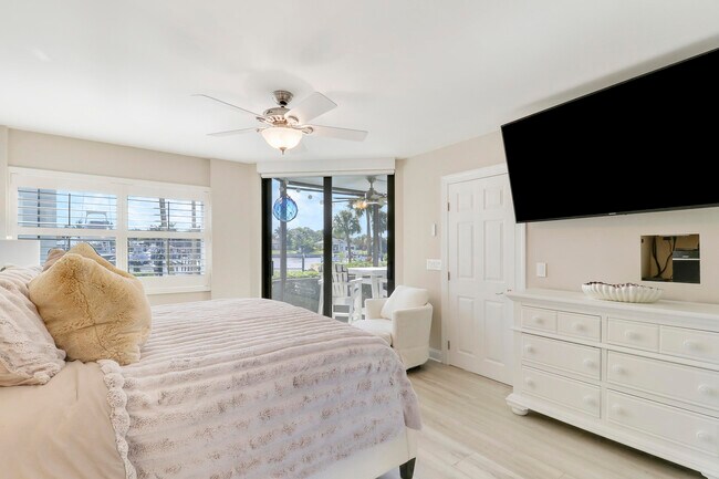 Building Photo - 515 Bay Colony Dr N