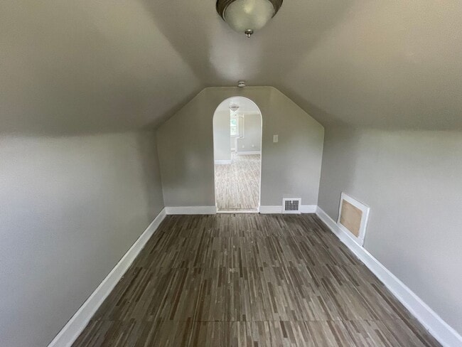 Building Photo - SECTION 8 and EDEN Accepted! Spacious, New...