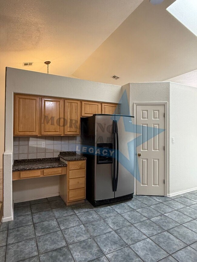 Building Photo - 4 bedroom, 4 bath house - Must see landscaping!