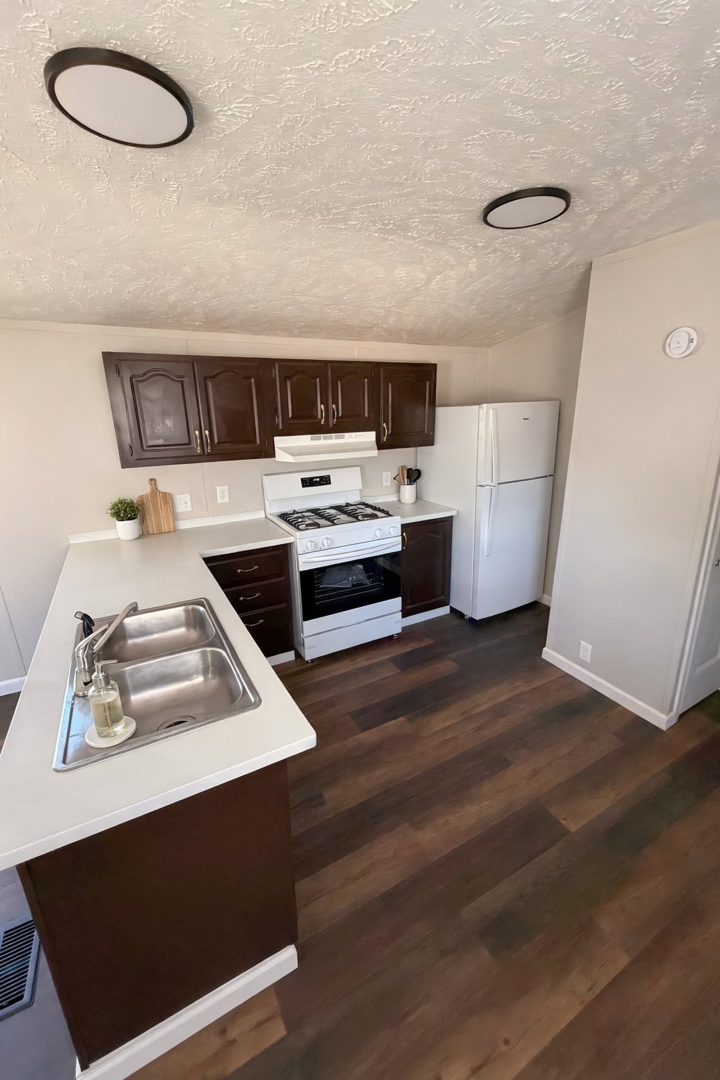 Building Photo - 11 Deerwood Park