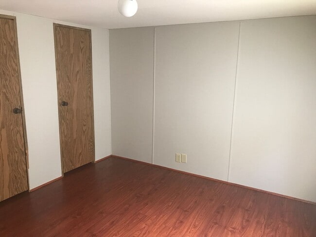 Building Photo - Come take a look at this 2 bedroom 1 bath ...