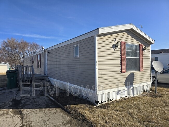 Building Photo - 700 W Ridgeway Ave