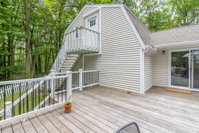 Building Photo - Spacious 4-Bedroom Home with In-Law Suite