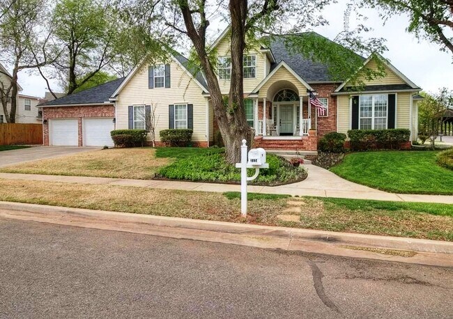 Building Photo - Executive Living in Norman complete with N...