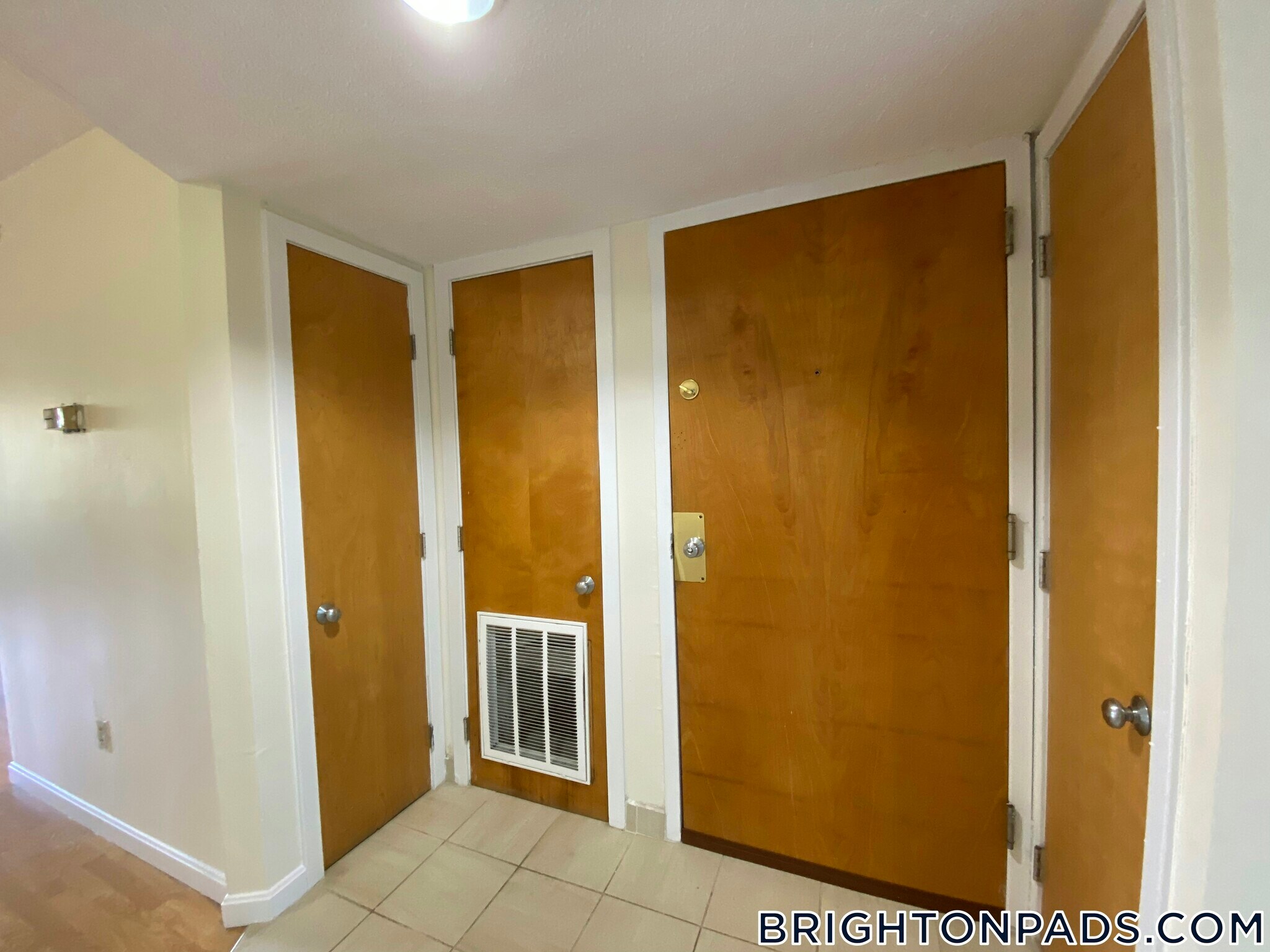 Building Photo - 152 N Beacon St