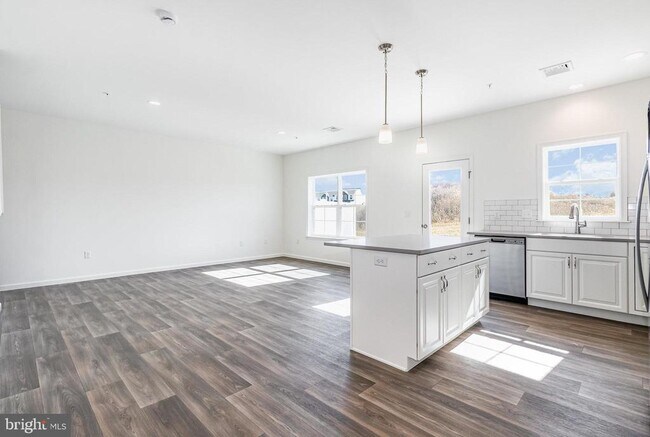 Building Photo - 7843 Briarwood Dr