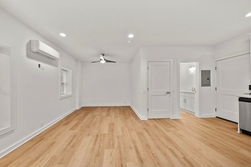 Building Photo - 4245 Troost Ave