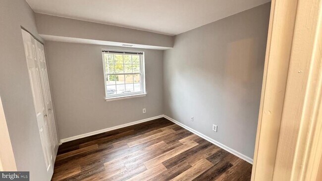 Building Photo - 5817 Cove Landing Rd