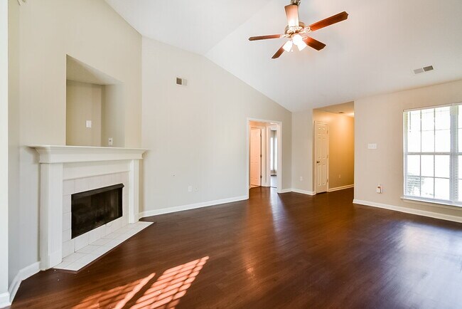 Building Photo - 5620 Kaitlyn Dr W