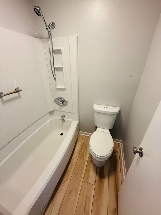 Building Photo - 7060 Candlewood Dr