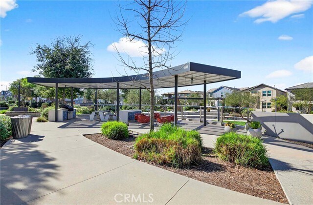 Building Photo - 346 Chorus