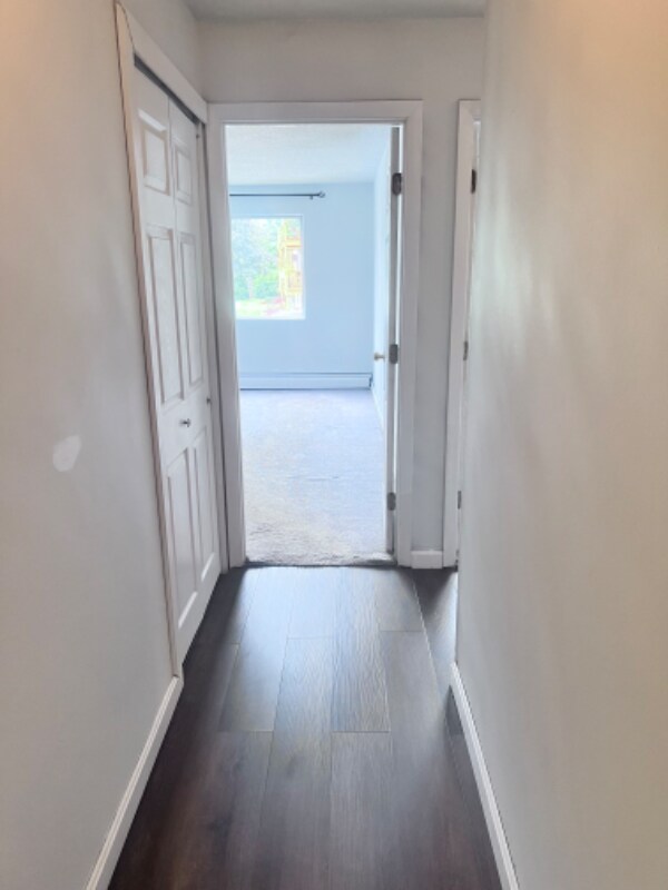 Building Photo - 8 Lancelot Court