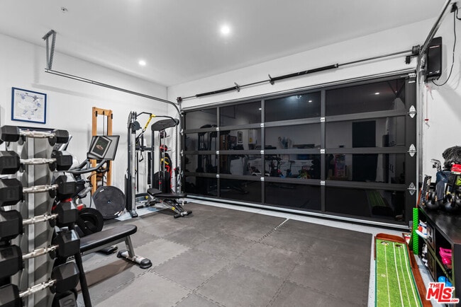 Building Photo - 16712 Addison St