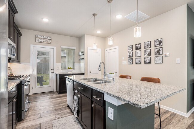 Building Photo - 7603 Green Bulrush Wy