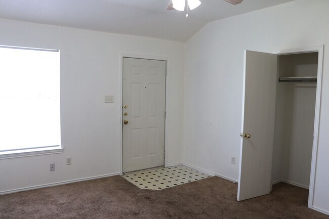 Building Photo - 2802 Edgefield St