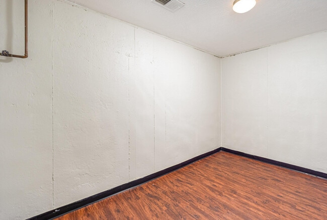 Building Photo - 306 Alex Ln