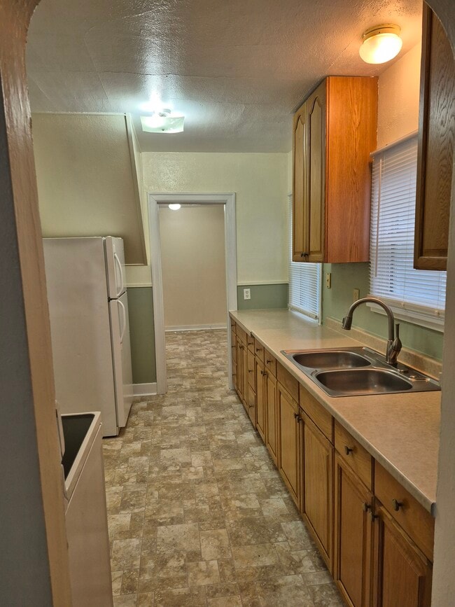 Building Photo - 508 SE Ash St