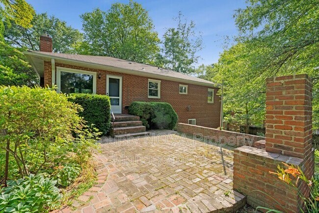Building Photo - 3160 Ravenwood Dr
