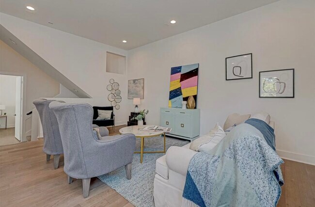 Building Photo - 6127 W Montgomery Rd