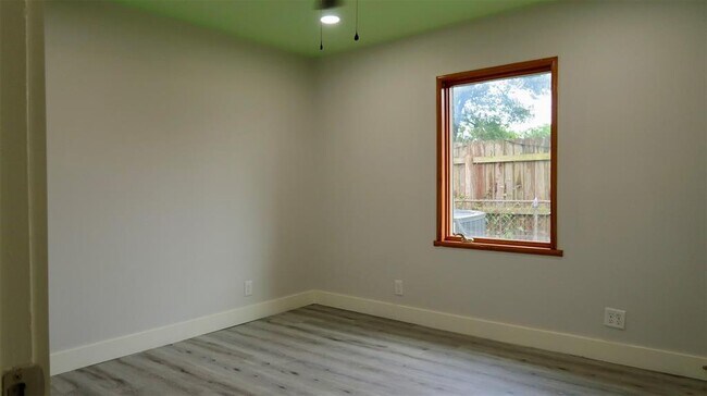 Building Photo - 4139 De Leon St