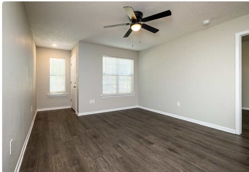 Building Photo - 2121 Lobdell Blvd