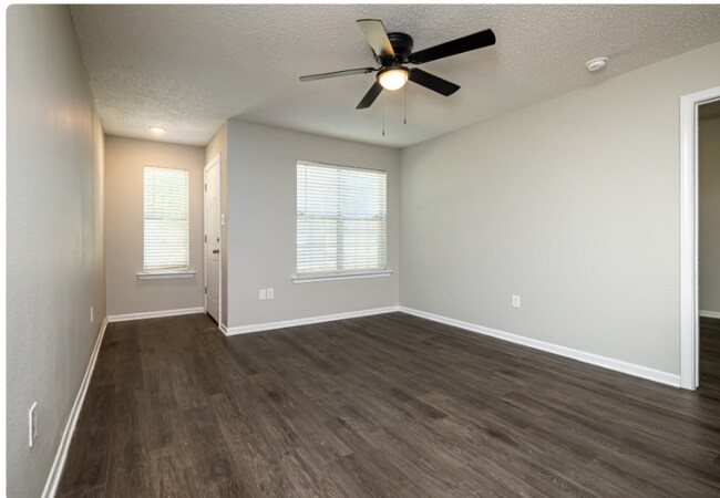 Building Photo - 2121 Lobdell Blvd