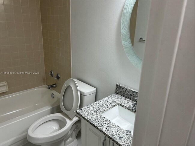 Building Photo - 3043 Riverside Dr