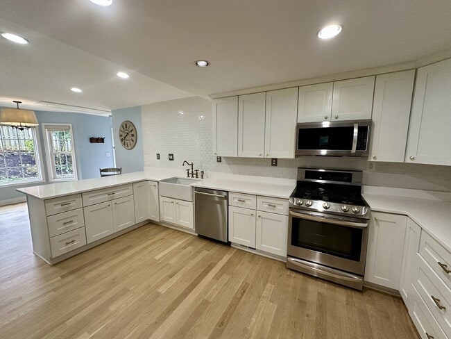 Building Photo - 2739 Woodley Pl