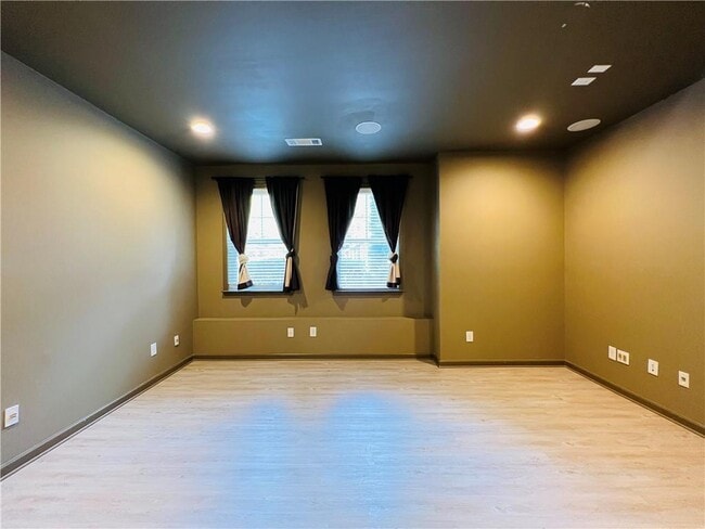 Building Photo - 2647 Portbury Place Northeast
