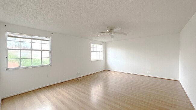 Building Photo - 10919 Mainsail Dr