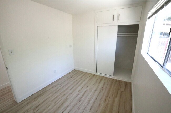 Building Photo - LB2527