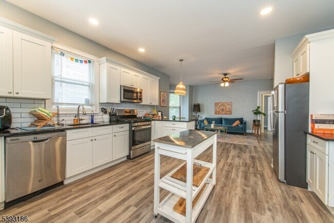 Building Photo - 19 St Lukes Pl