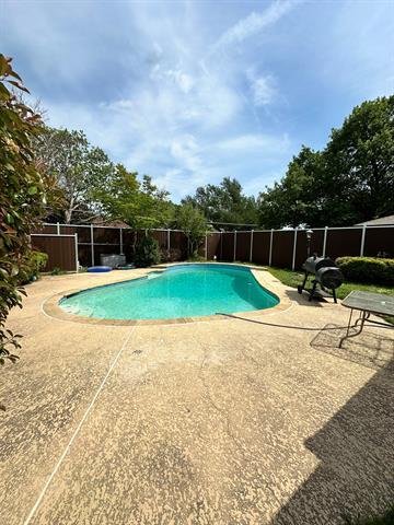 Building Photo - 502 Spring Willow Dr