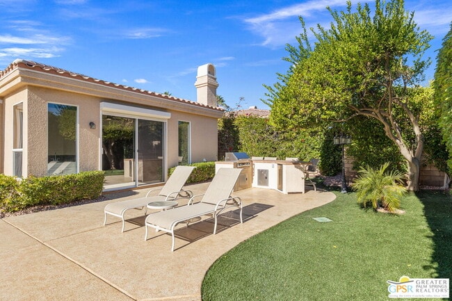 Building Photo - 4 Hillcrest Dr