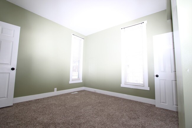 Building Photo - 711 Watson St SW