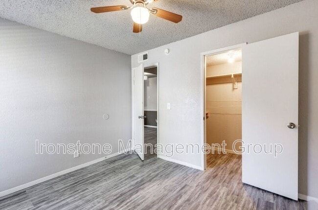 Building Photo - 5317 E 47th Pl
