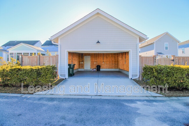 Building Photo - 286 Great Lawn Dr