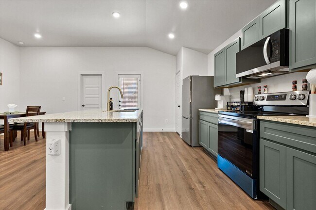 Building Photo - 2503 Langford Ave