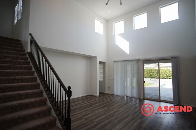 Building Photo - Beautiful 4-Bedroom Located In Highgate Co...