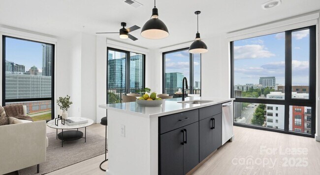 Building Photo - 1007 S Mint St