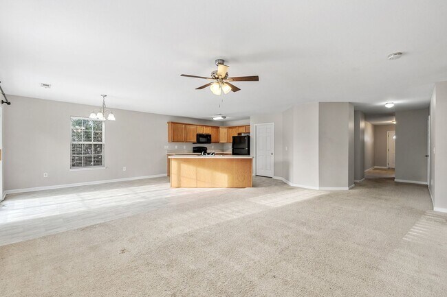 Building Photo - Spacious 4 BR, 2.5 BA, Master BR on Main, Conveniently Located Between Greenville and Spartanburg