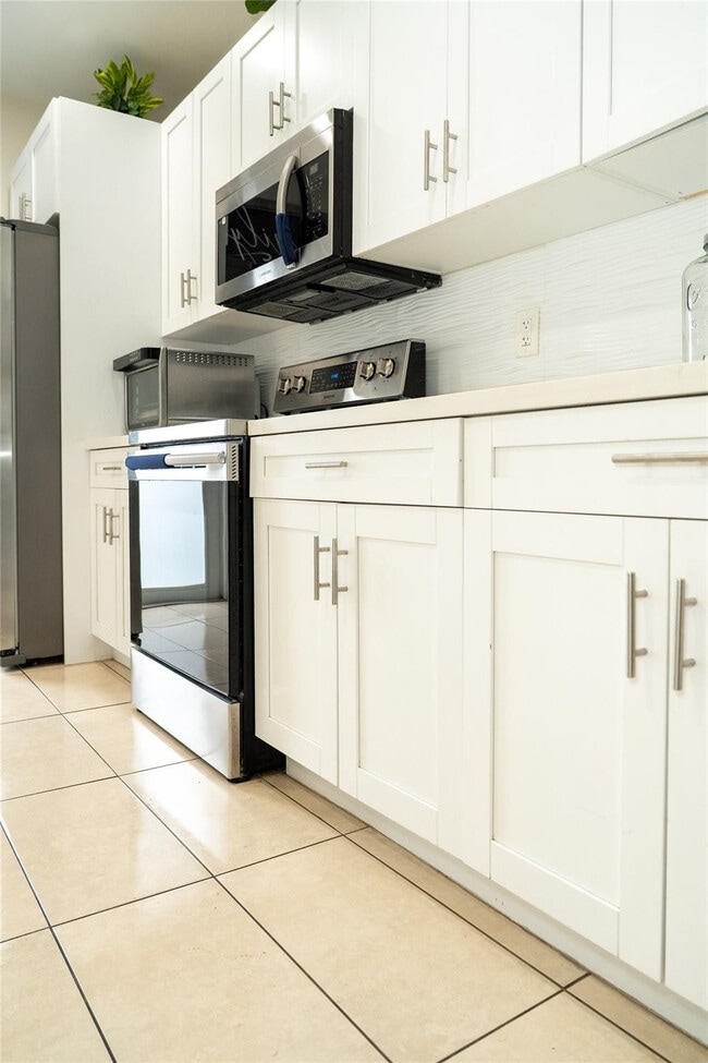 Building Photo - 2710 NW 5th St