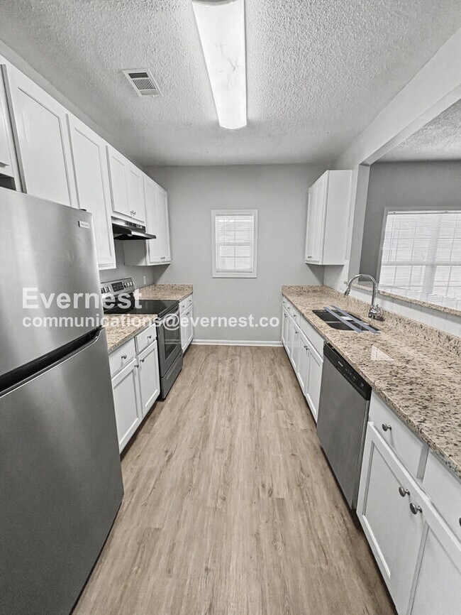 Building Photo - 8641 Thomas Rd