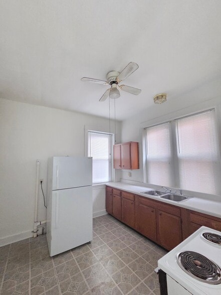 Building Photo - 660 Oak Hill Ave