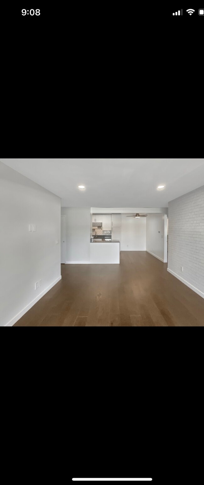 Building Photo - 1101 W MacArthur Blvd