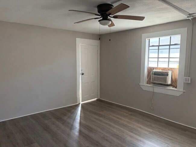 Building Photo - 6139 Belcrest St